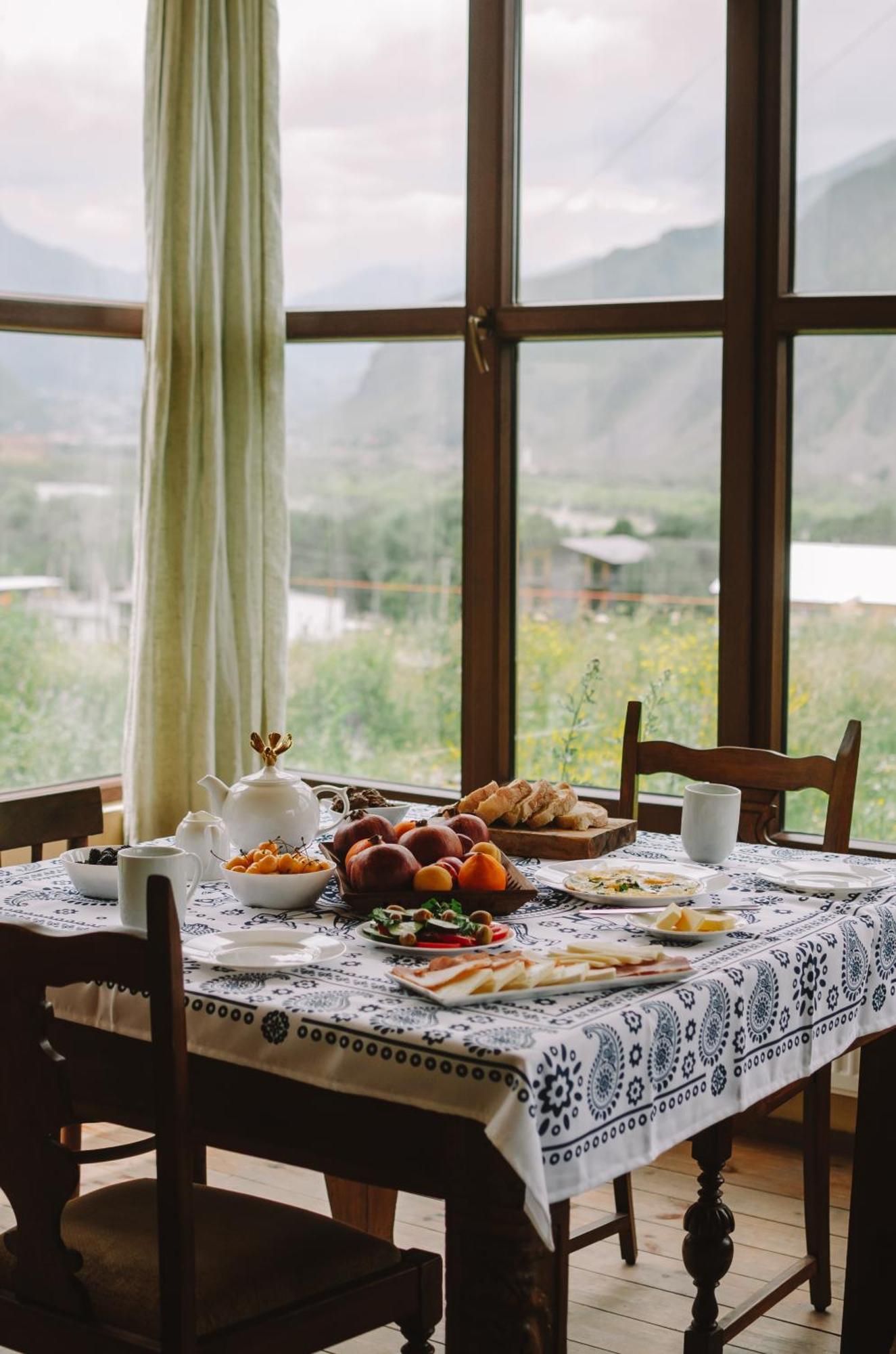 Hotel Arte In Kazbegi Exterior foto